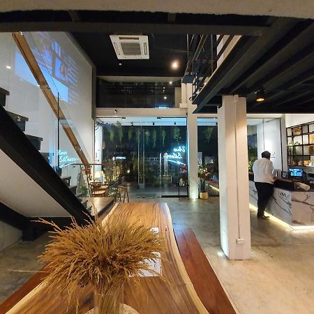 Vive Silom Hotel Bangkok Exterior photo